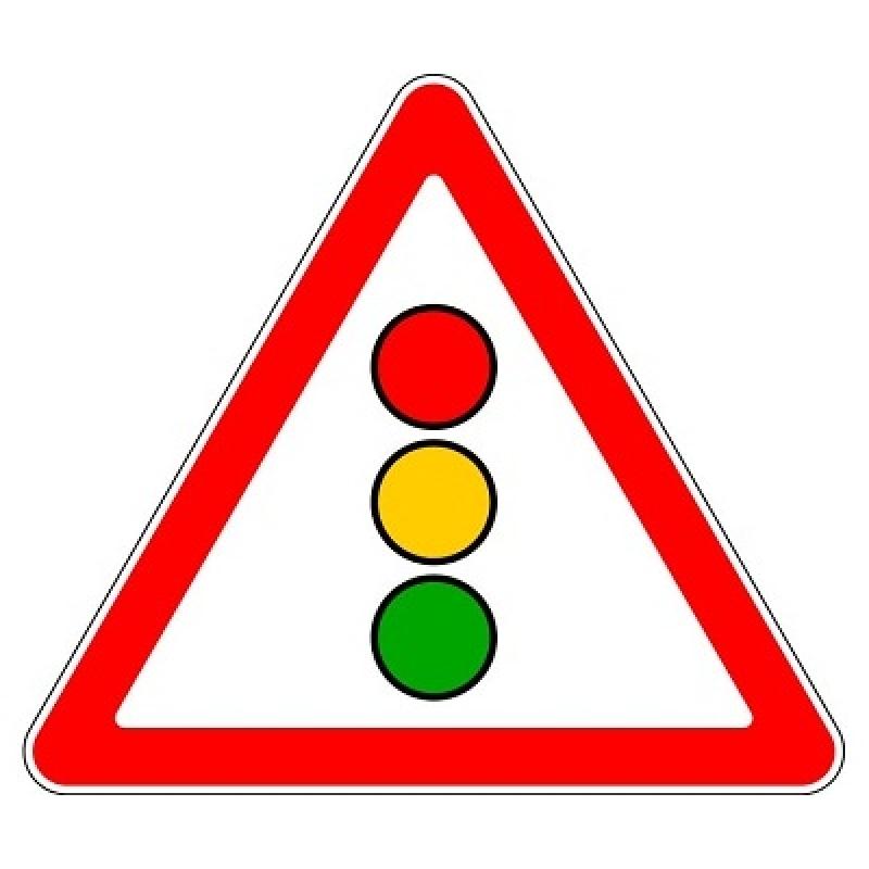 Дорожный знак 1.8 «Светофорное регулирование»