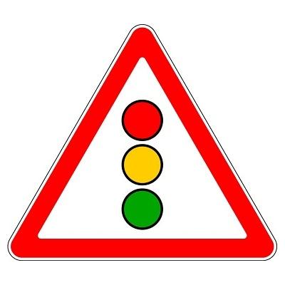 Дорожный знак 1.8 «Светофорное регулирование»