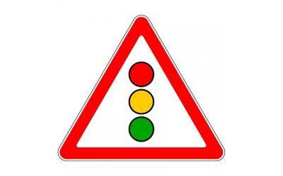 Дорожный знак 1.8 «Светофорное регулирование»