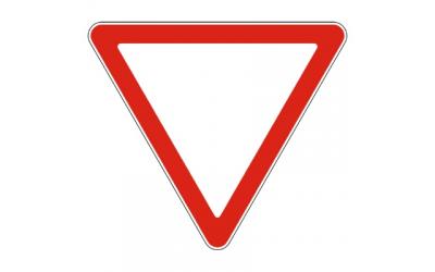 2.4 «Уступите дорогу»